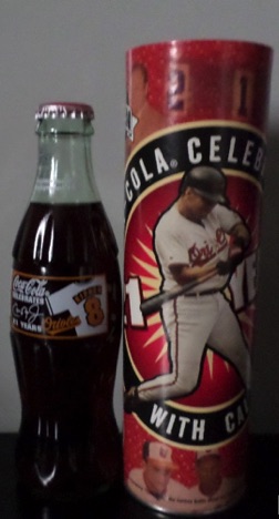 2001-1581 € 15,00 coca cola flesje 8oz C.C. celebrates 21 years orioles ripkin 8  koker.jpeg
